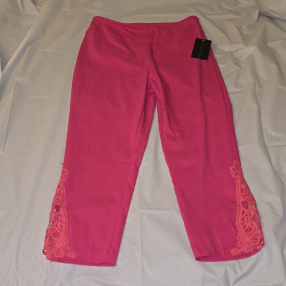 Jessica Riley Stretch Pink Capris with Lace Cutout Small